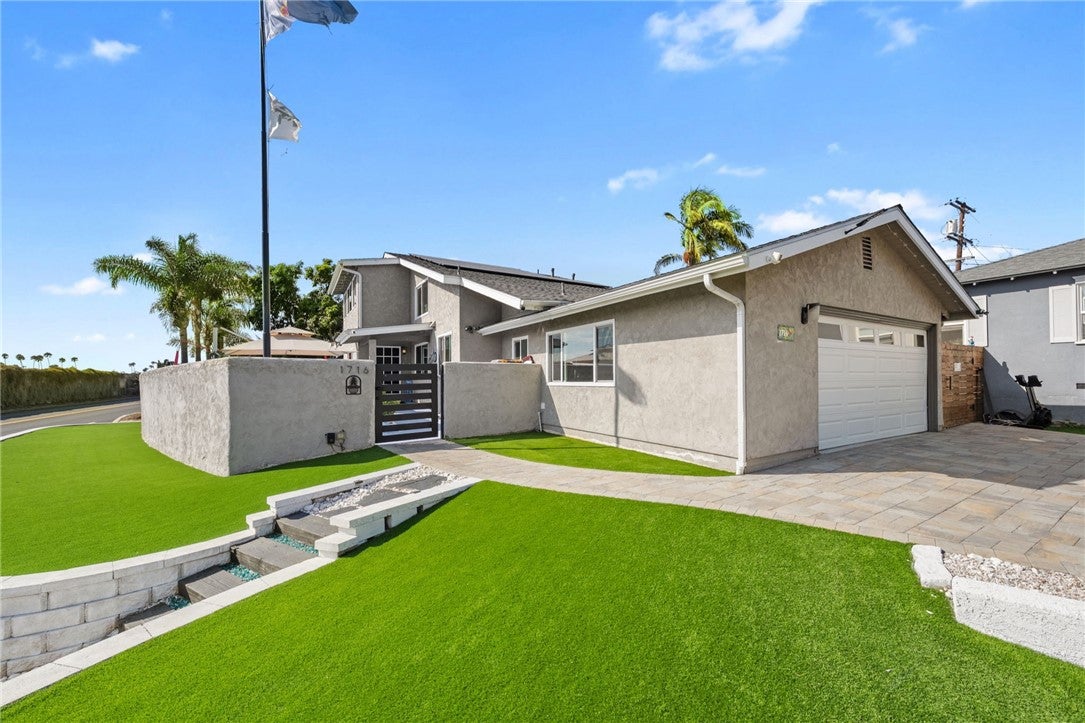 1716 Soto Street