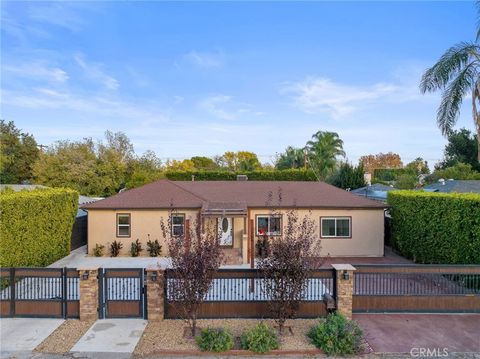 Photo of 8450 Calvin Avenue, Northridge, CA 91324 (MLS # GD26007016)