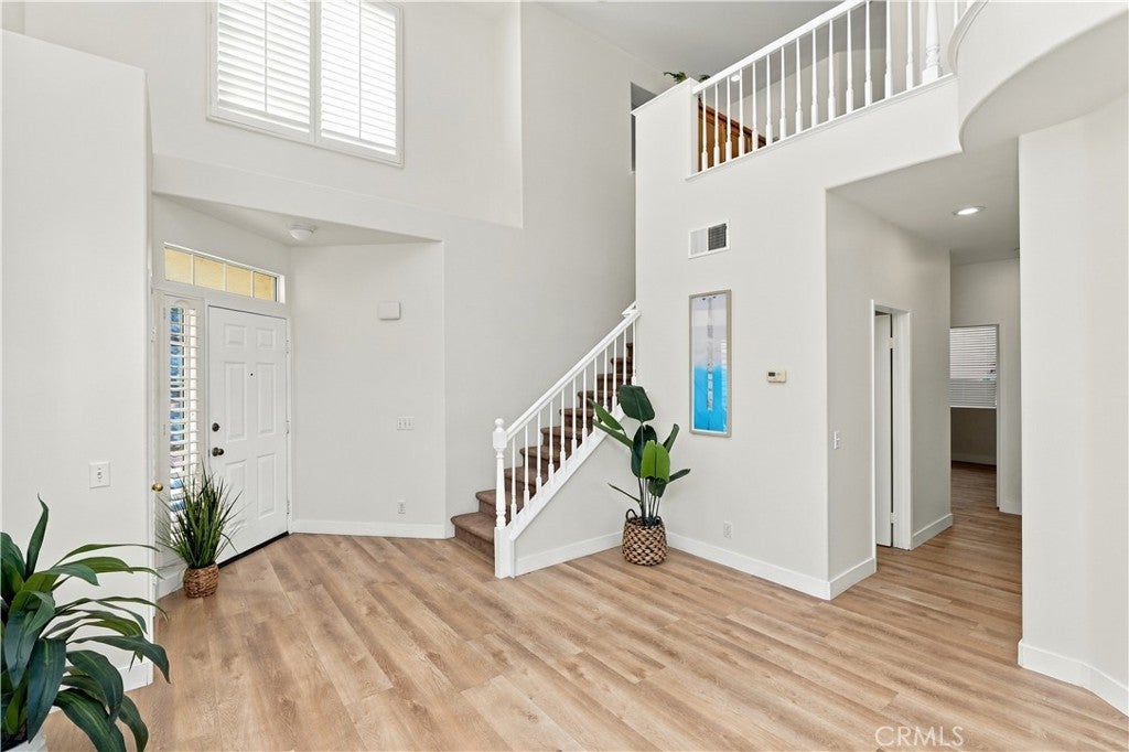 8850 Flintridge