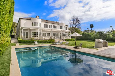 Photo of 709 N Maple Drive, Beverly Hills, CA 90210 (MLS # 26650683)