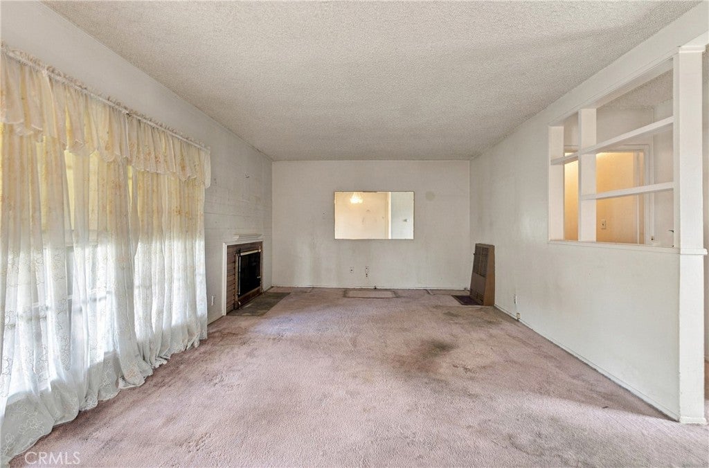 1803 N Studebaker