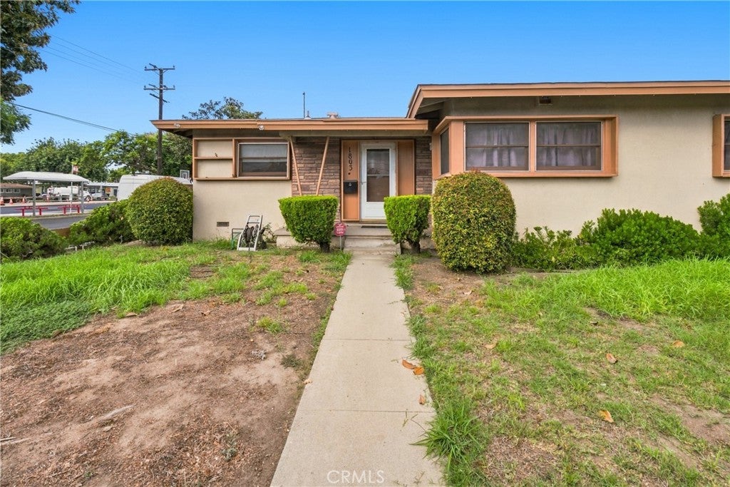 1803 N Studebaker