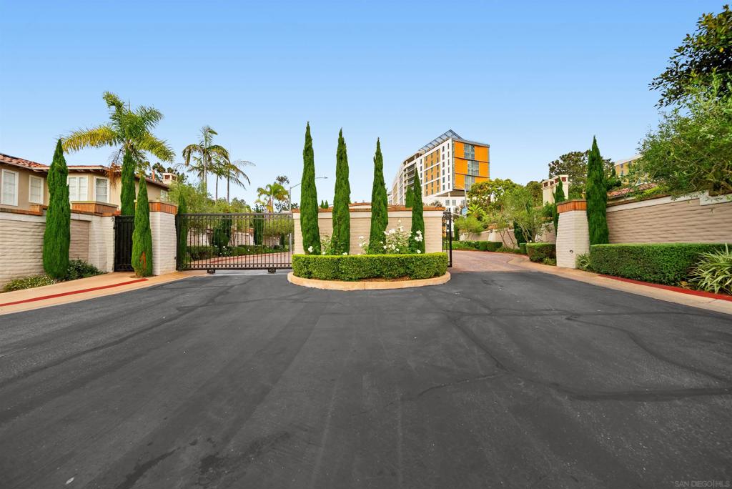 9753 Keeneland Row, La Jolla CA 92037