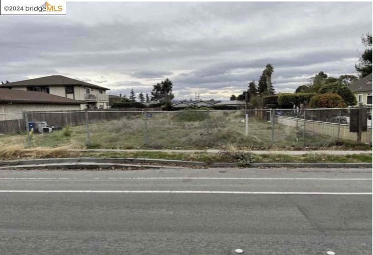 CALLING ALL NEW HOME BUILDERS AND INVESTORS!!! Opportunity to build "new Home Complex" in the heart of Fremont city. Vacant lot with approved City Plans to build 5-unit condo and storefront property. Lot is 22,891 Sq. Ft. with Electrical, Water and Sewage already on site. Located on Fremont Blvd.
