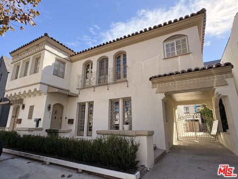 Photo of 6446 W 6th Street, Los Angeles, CA 90048 (MLS # 26997317)