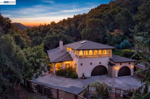 Photo of 35575 Palomares Rd RD, Castro Valley, CA 94552 (MLS # 41148550)