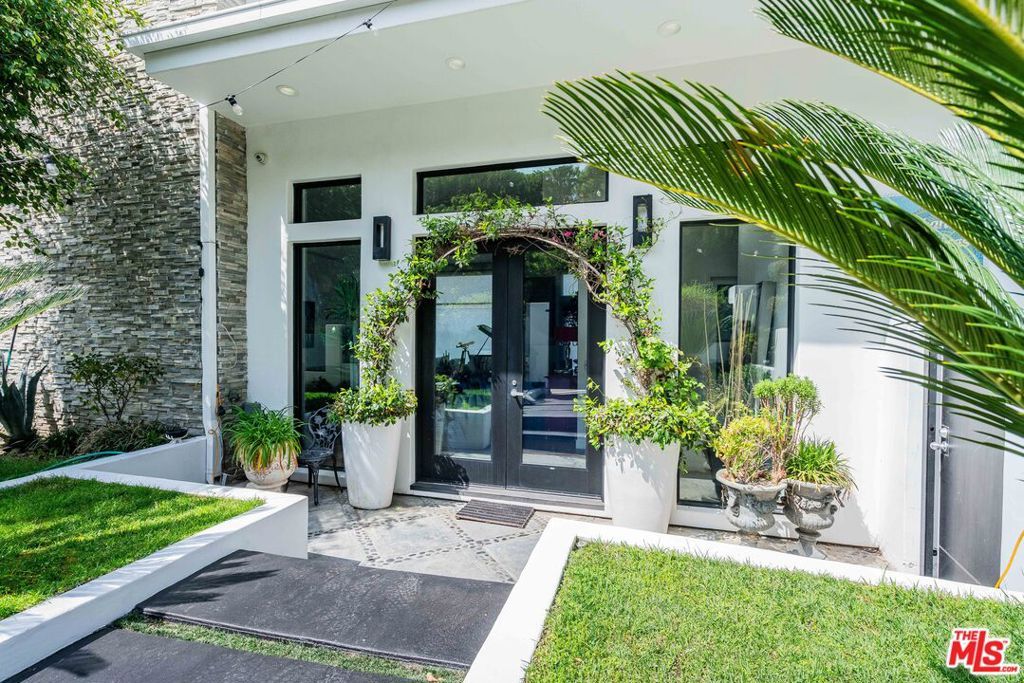 Photo of 1441 Summitridge Drive, Beverly Hills, CA 90210 (MLS # 26649829)