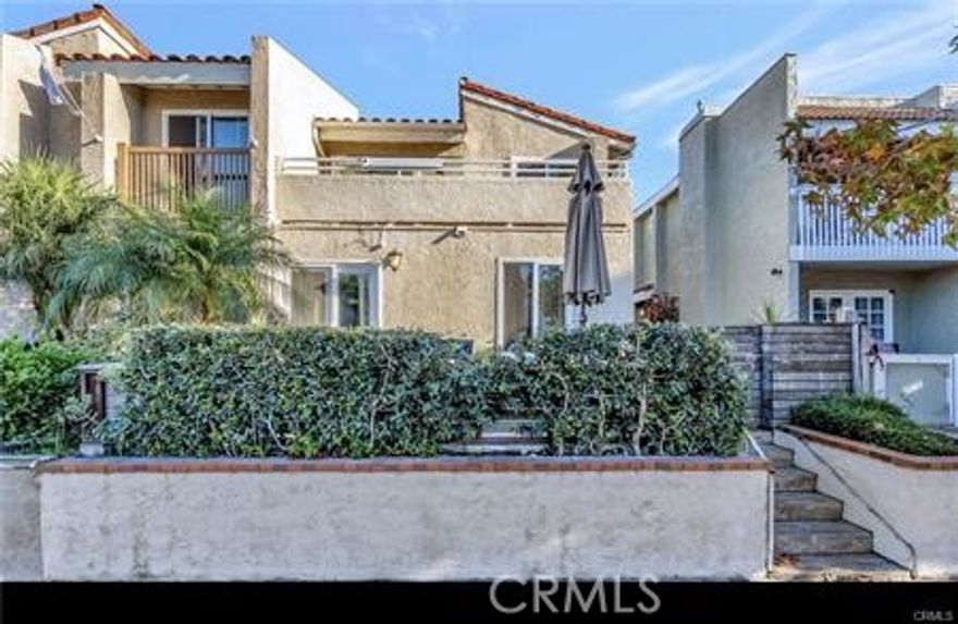Stylish and comfortable beach home on the second block from the beach! Peek-a-boo views from upper and lower decks. Wider than your average downtown home and the extra footage makes a big difference. Master suite on first level! Four bedrooms! Excellent condition inside and out. Remodeled kitchen with new granite counters; gas range, large walk-in pantry, wood plank laminate floors, beautiful upgraded fixtures throughout, hidden accent lighting, Two upper level balconies plus front and rear patios. Rear patio has large party spa, designer wall planters, composite deck. More custom features throughout. Home has one shared wall but is a single family home . we can do 30 day rentals as well