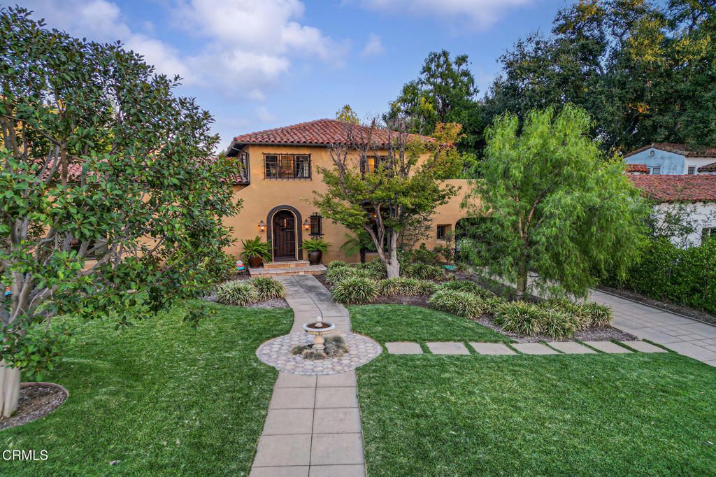 Photo of 2092 Midlothian Drive, Altadena, CA 91001 (MLS # P1-24546)