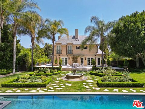 Photo of 952 N Alpine Drive, Beverly Hills, CA 90210 (MLS # 24399581)