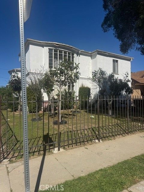 Photo of 1200 N Kenmore Ave, Los Angeles, CA 90029 (MLS # SR26046097)