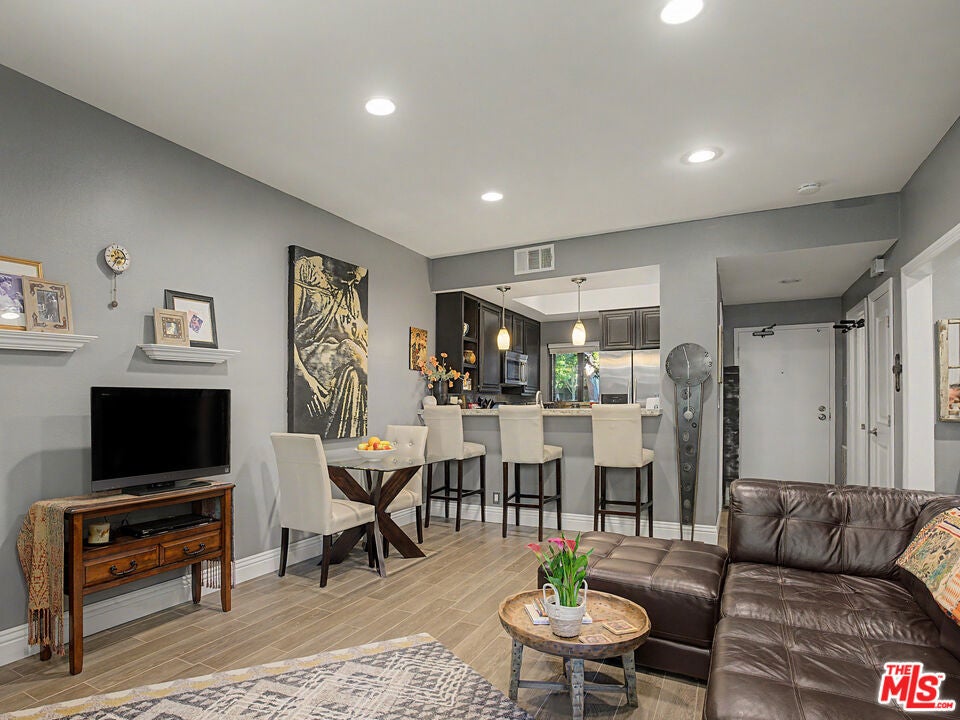 8675 Falmouth Avenue 110, Playa Del Rey CA 90293