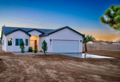 Photo of 3842 Lennox Avenue, Yucca Valley, CA 92284 (MLS # 219139278DA)