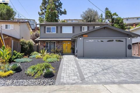 Photo of 16683 Kildare Rd RD, Castro Valley, CA 94578 (MLS # 41136281)