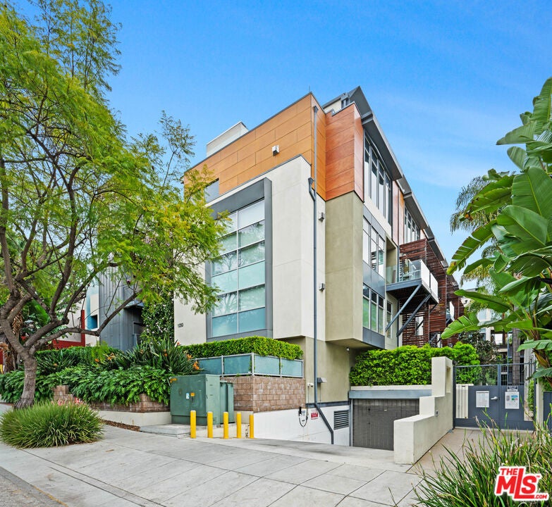 1250 N Harper Avenue 414, West Hollywood CA 90046