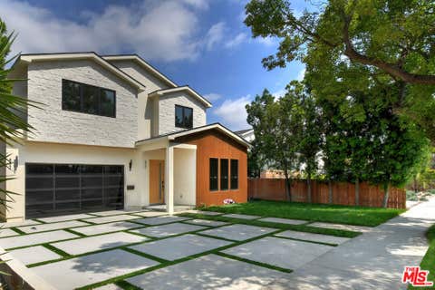 Photo of 850 N Kemp Street, Burbank, CA 91505 (MLS # 26866761)