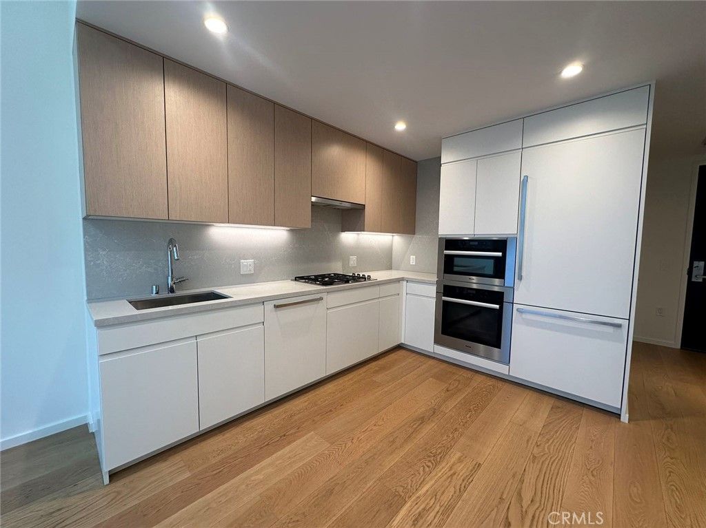 Photo of 877 Francisco Street #1905, Los Angeles, CA 90017 (MLS # CV26058951)