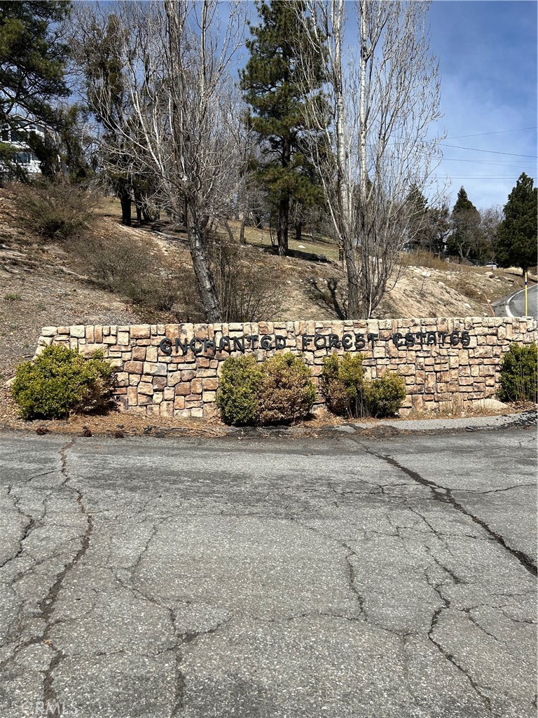 A DESIRABLE LOCATION IN LOVELY ENCHANTED FOREST ESTATES ,JUST OFF HIGHWAY 330, CLOSE BY SKY PARK APPROX 4 MILES, LAKE ARROWHEAD APPROX 7 , AND BIG BEAR LAKE APPROX 15 MILES ,JUST 17 MILES TO REDLANDS CA
LOT HAS A GENTLE UP SLOPE WITH TREES MAKING FOR AN EXCELLENT BUILDING LOCATION