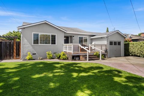 Photo of 23 Meadow Lane, Redwood City, CA 94063 (MLS # ML82047089)