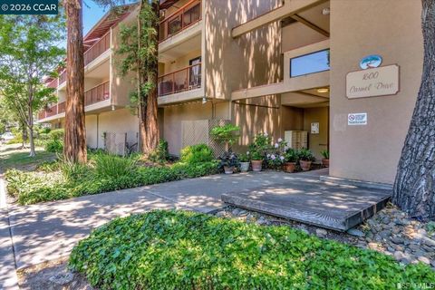 Photo of 1600 Carmel Dr Dr #5, Walnut Creek, CA 94596 (MLS # 41130015)