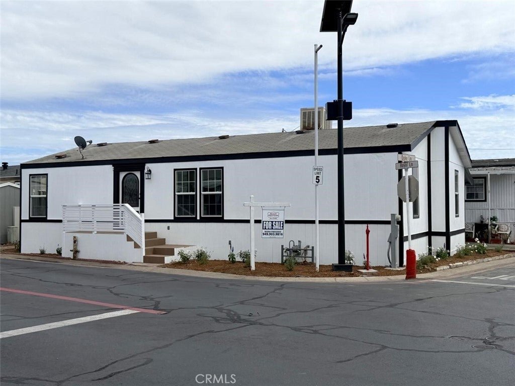 301 Duke lane 16
