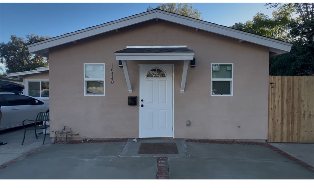 Brand New ADU for Lease in Beautiful Granada Hills!!!
This recently converted garage offers a spacious 1-bedroom, 1 upgraded bathroom unit perfect for comfortable living. Enjoy an open-concept living room connected to a fully functional kitchen, complete with in-unit washer and dryer for your convenience.
This beautifully upgraded ADU features new vinyl flooring throughout, providing a fresh and modern look. Each room is equipped with mini-split A/C units, allowing for personalized climate control year-round. The newer windows invite plenty of natural light, creating a bright and inviting atmosphere. Conveniently located near supermarkets, gas stations, restaurants, schools, and freeway access, this unit offers both comfort and accessibility. Ideal for up to two occupants, this rare leasing opportunity won’t last long—schedule your tour today!