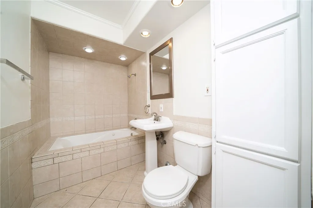 Long Beach, California 90802, United States, ,Residential,Active,137089