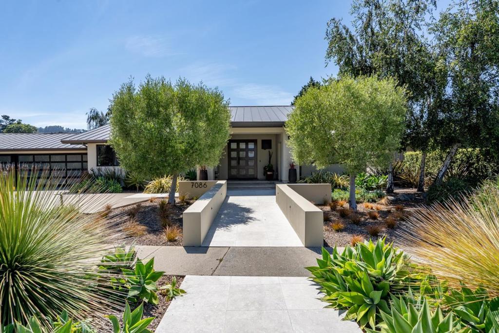 7086 Valley Greens Circle