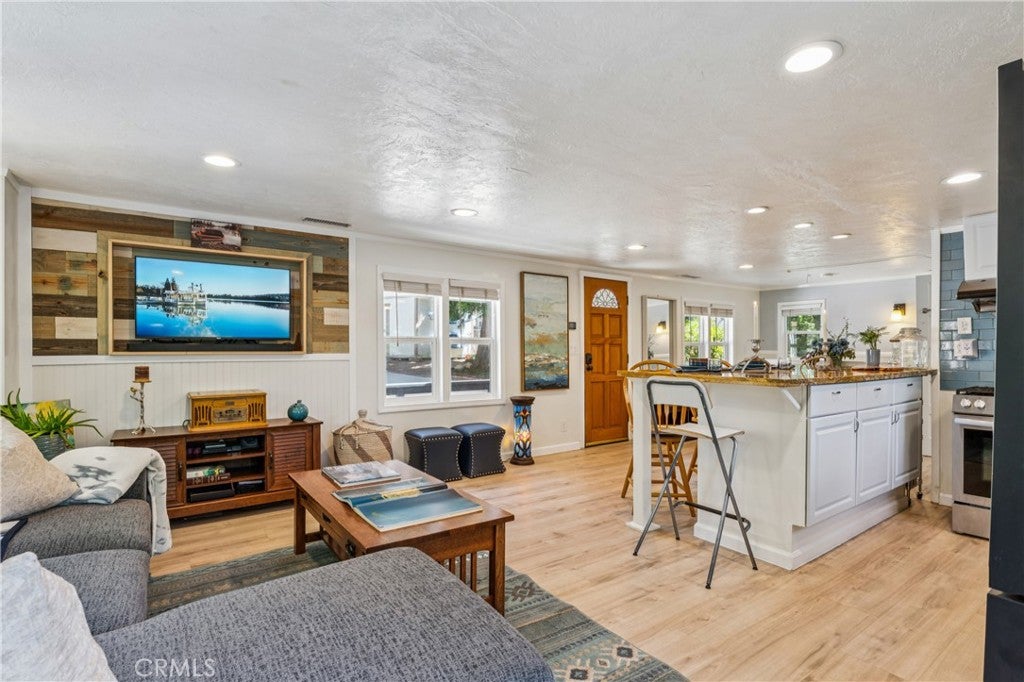 26472 Lake Forest