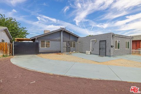 Photo of 43033 39th Street, Lancaster, CA 93536 (MLS # 26651305)