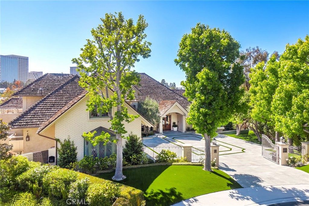 Photo of 1 Cypress Point Lane, Newport Beach, CA 92660 (MLS # NP25191850)