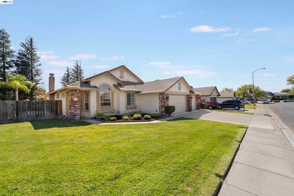 Properties 1 534 Reisling Ct