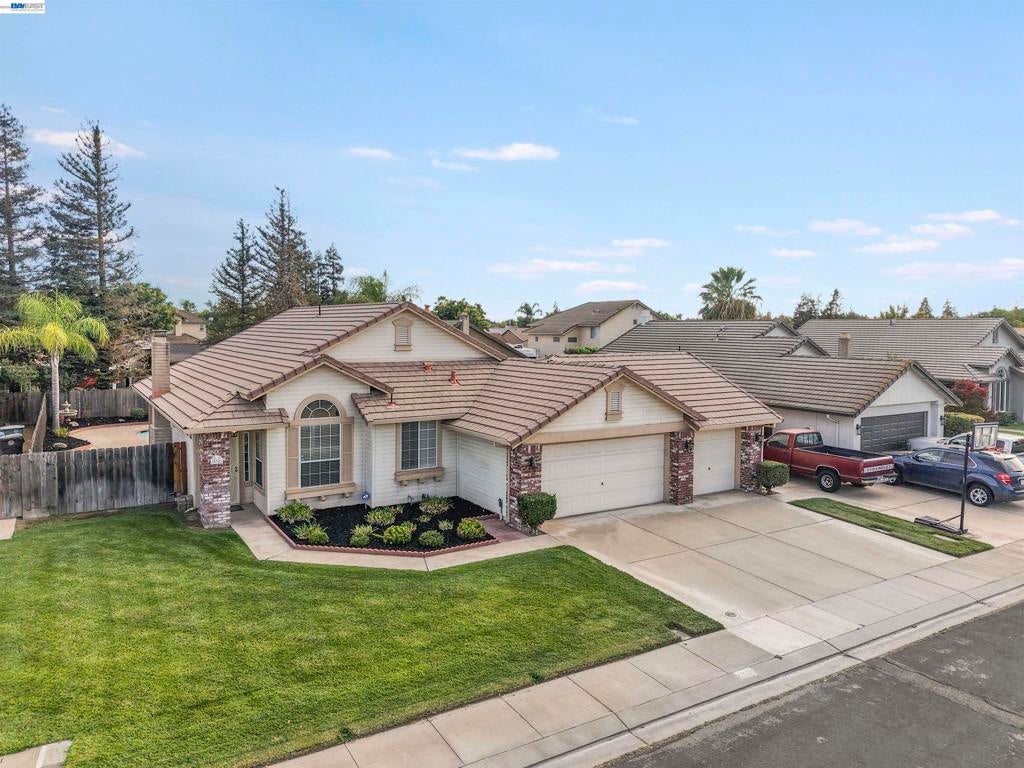 Properties 2 534 Reisling Ct