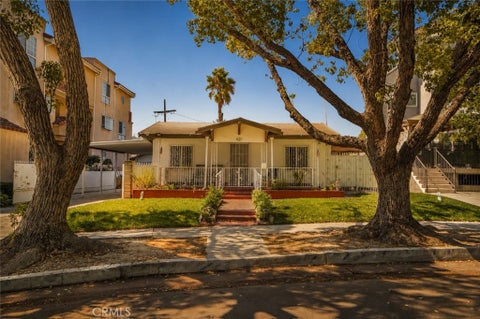 Photo of 421 Piedmont AVE, Glendale, CA 91206 (MLS # SR26191792)