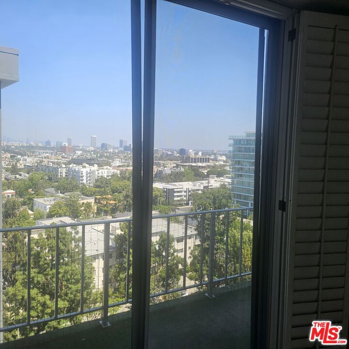100 S Doheny Drive