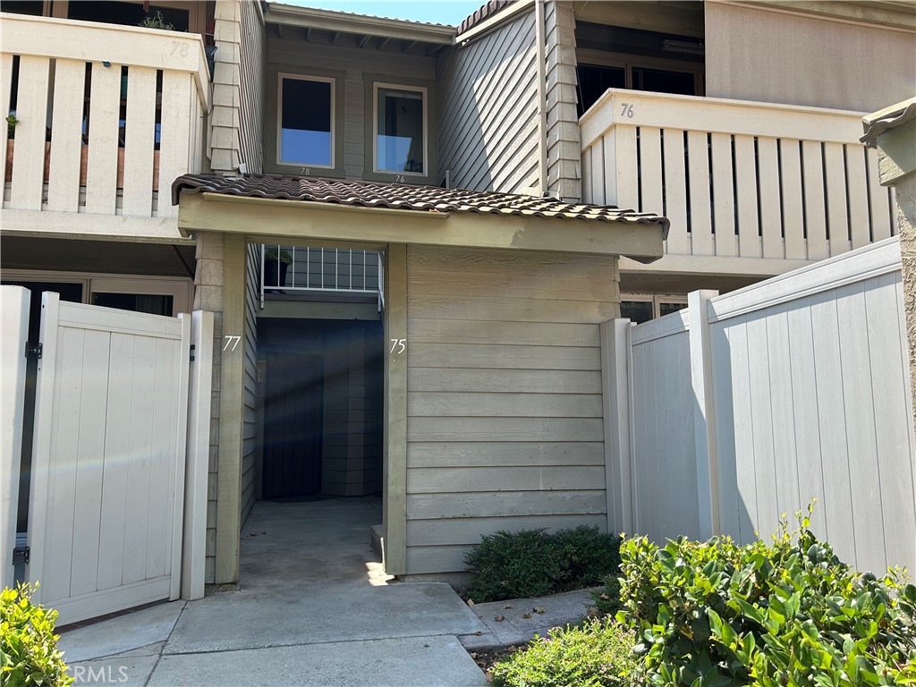 Totally upgraded downstairs condo in Philliphs Ranch. The charming property features 3 bedrooms, 2 bathrooms, remodeled living room, kitchen, bedrooms and bathrooms with white cabinets with new quartz counter tops. New fresh paint with brand new tile and laminate wood floor. Inside laundry in the patio. Well Maintain community with pool and spas. Walking to shopping center and supermarket. Easy and short drive to connect freeway 60 & 71