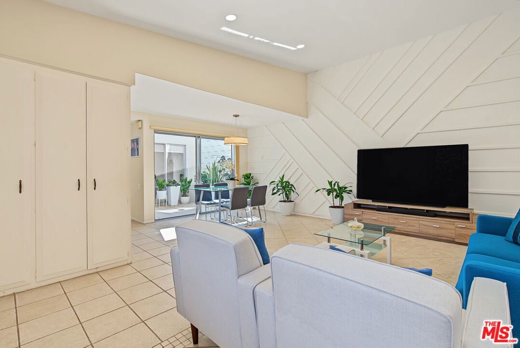 471 Calle Cadiz C