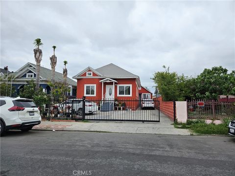 Photo of 953 E 22nd Street, Los Angeles, CA 90011 (MLS # DW25126063) Photo of 953 E 22nd Street, Los Angeles, CA 90011 (MLS # DW25126063)