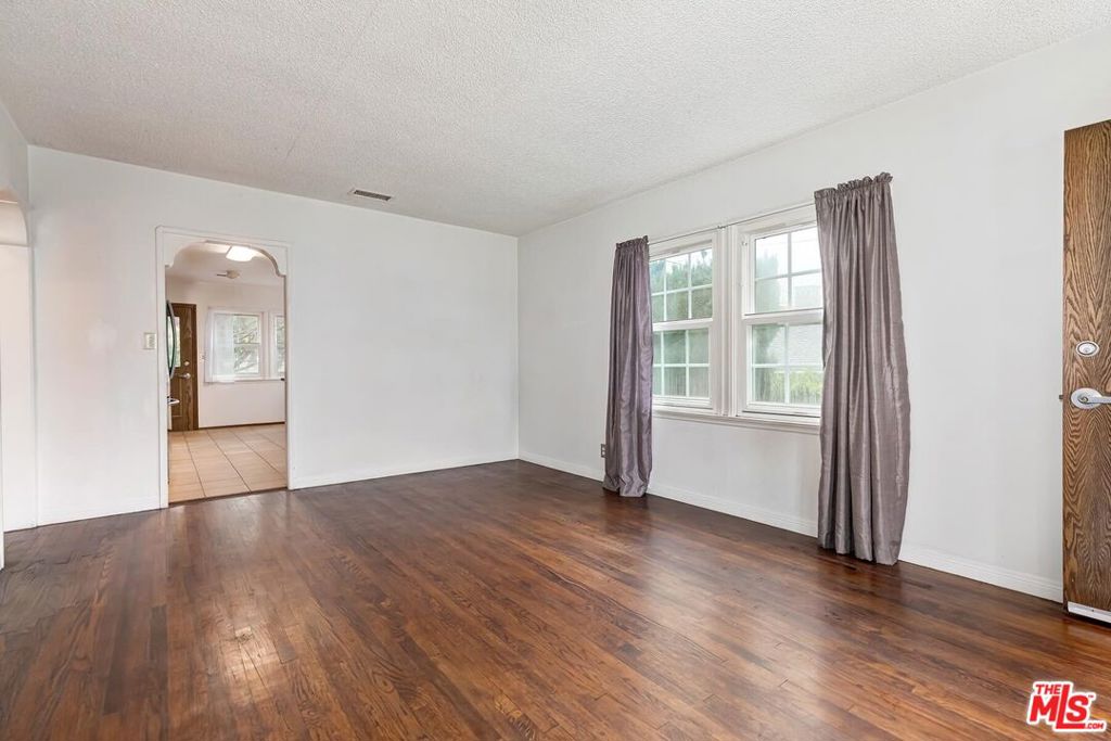 519 E Sycamore Avenue