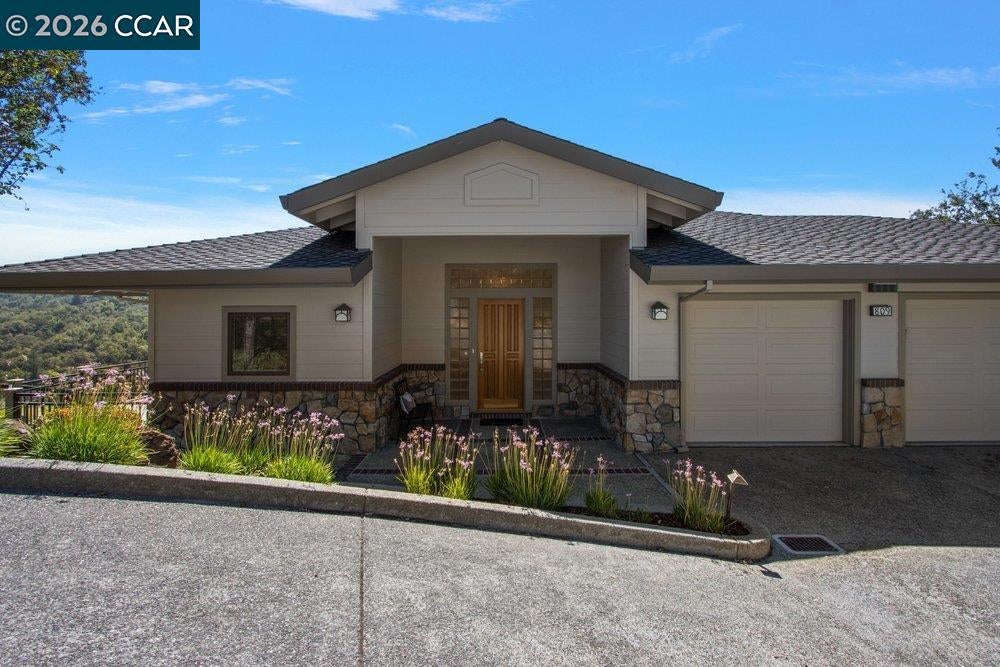 809 Mountain View Dr DR