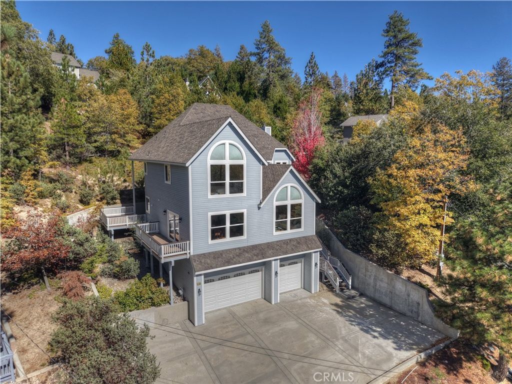 Photo of 27732 North Bay Rd, Lake Arrowhead, CA 92352 (MLS # OC25243506)