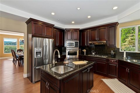 Photo of 27732 North Bay Rd, Lake Arrowhead, CA 92352 (MLS # OC25243506)