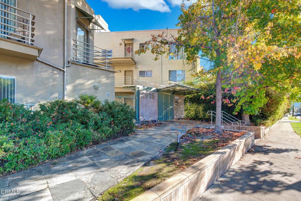 2915 Montrose Avenue 628