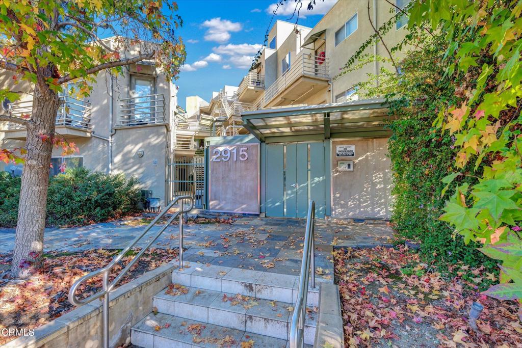 2915 Montrose Avenue 628