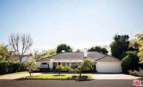Photo of 1521 San Remo Drive, Pacific Palisades, CA 90272 (MLS # 26642955)