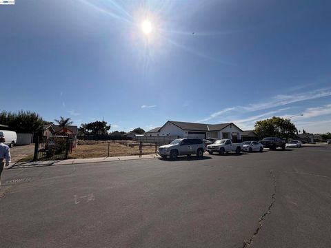 Photo of 410 Montague Ct, Modesto, CA 95351 (MLS # 41131898)