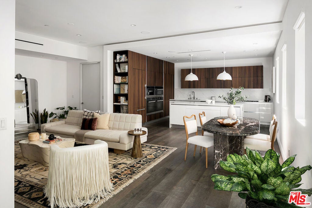 732 Huntley Drive 1