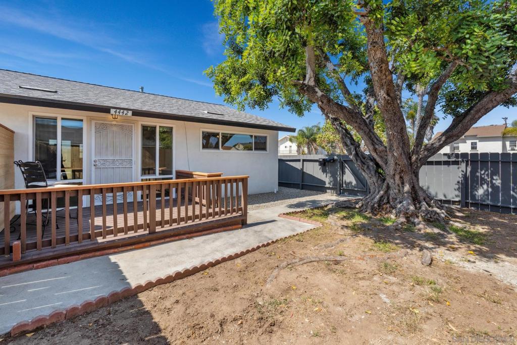 4440 42 Clairemont Dr