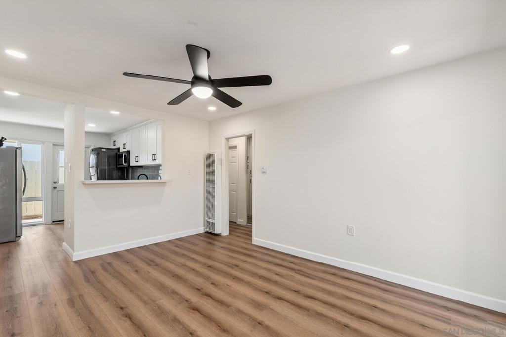 4440 42 Clairemont Dr