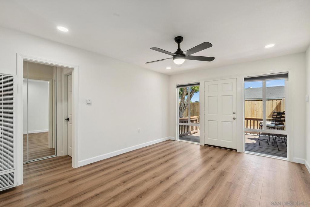 4440 42 Clairemont Dr